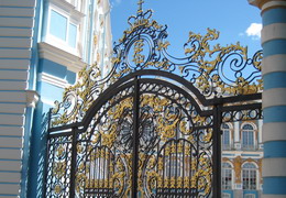 Вход в Екатерининский дворец